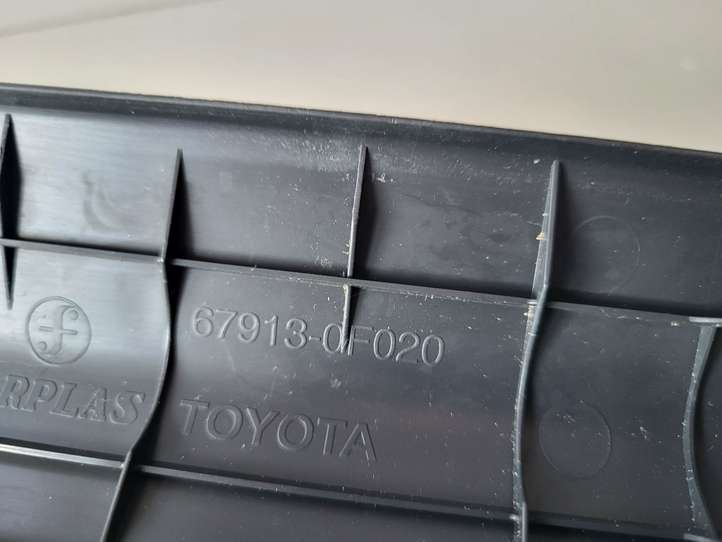 Toyota Verso (2009 - 2012)   Отделка переднего порога (внутренняя)