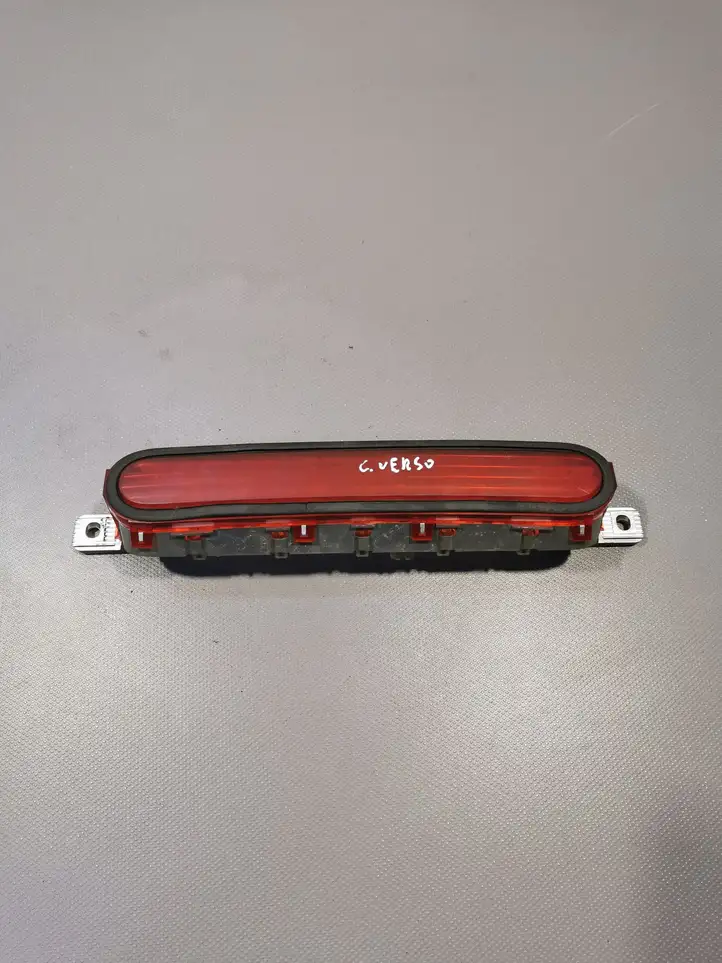Toyota Corolla Verso AR10 (2004 - 2009) Дополнительный стоп фонарь — фото 1