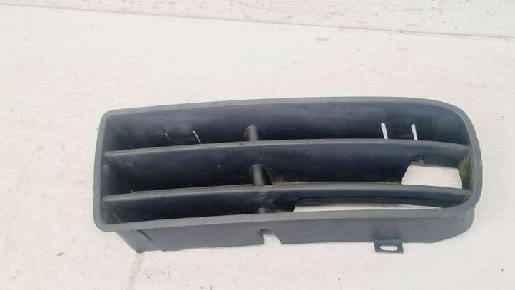 Volkswagen Golf IV (1998 - 2005)  1J0853665B Нижняя решётка (из трех частей)