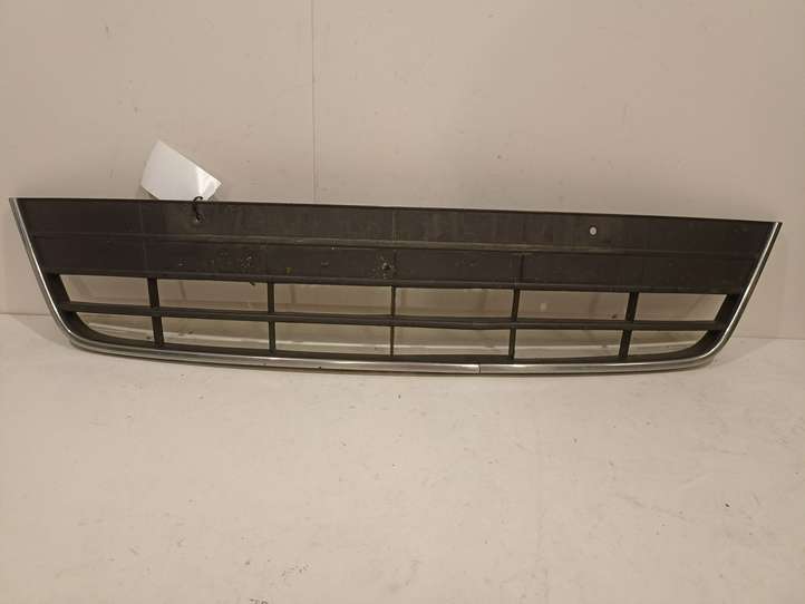 Volkswagen Tiguan (2007 - 2011)  5N0853677 Нижняя решётка (из трех частей)