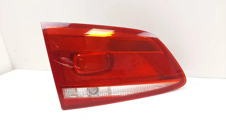 Volkswagen PASSAT B7 (2011 - 2014) 605621 Задний фонарь в крышке багажника — фото 1