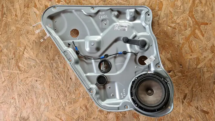 Kia Ceed (2006 - 2010) 834701H000 Механический стеклоподъемник задней двери — фото 1