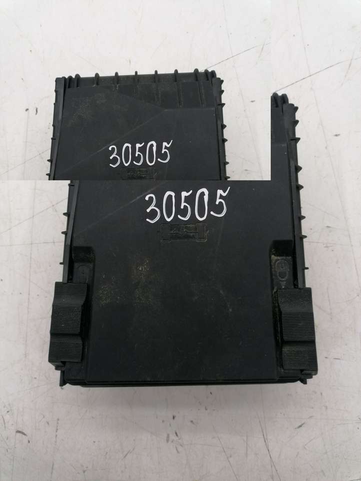 Seat Leon (1P) (2005 - 2012)  1K0937125A Блок предохранителей
