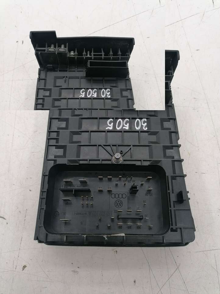 Seat Leon (1P) (2005 - 2012)  1K0937125A Блок предохранителей