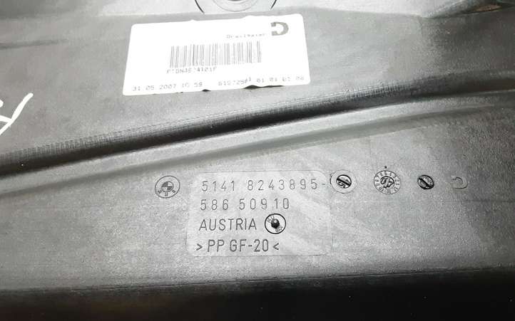 BMW 7 E65 E66 (2001 - 2008)  8243895 Другая деталь отделки пере́дней дверей
