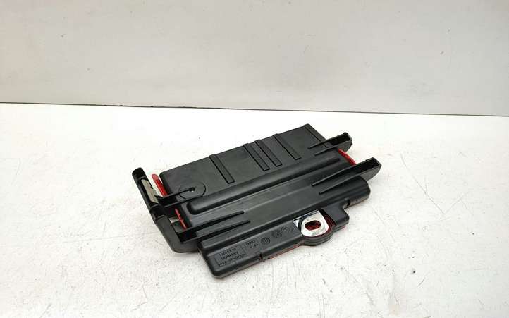 BMW 3 E90 E91 (2005 - 2012)  6942912 Узел подключения плюсовых проводов