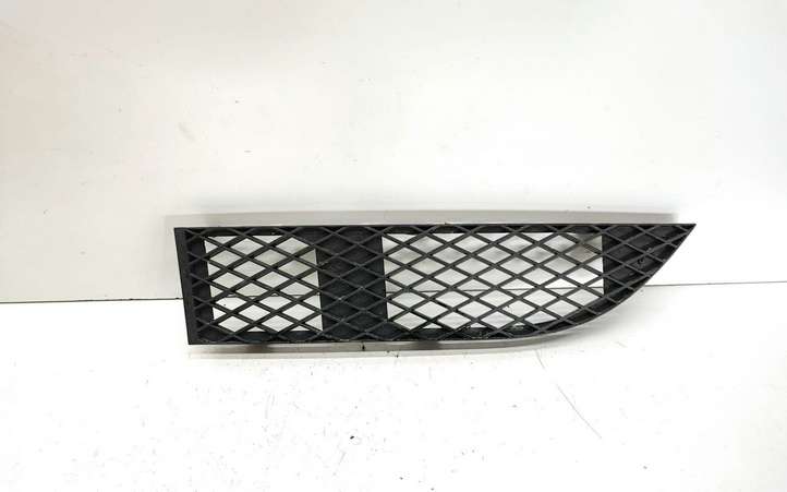 BMW 7 E65 E66 (2001 - 2008)  7135563 Нижняя решётка (из трех частей)