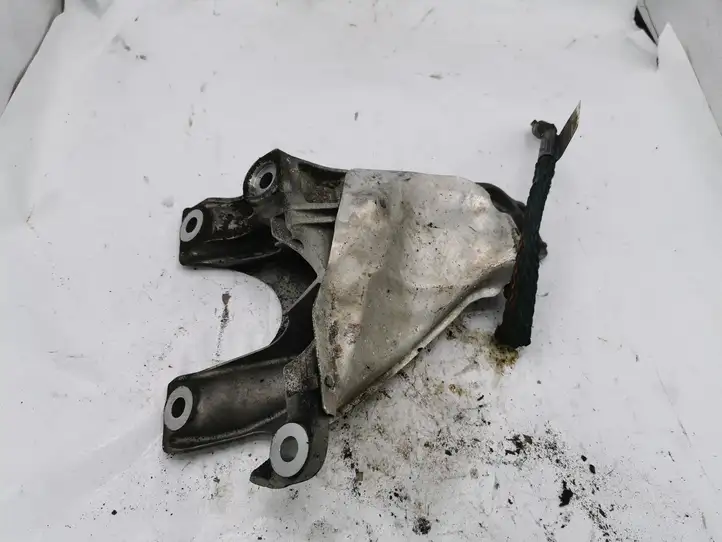 BMW 5 E60 E61 (2004 - 2010) 2211677094001 Кронштейн двигателя — фото 2