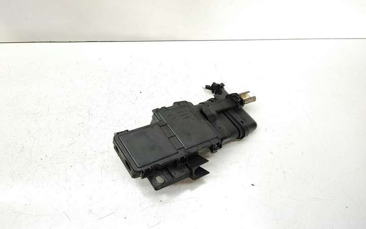 BMW 7 E65 E66 (2001 - 2008)  8387568 Узел подключения плюсовых проводов