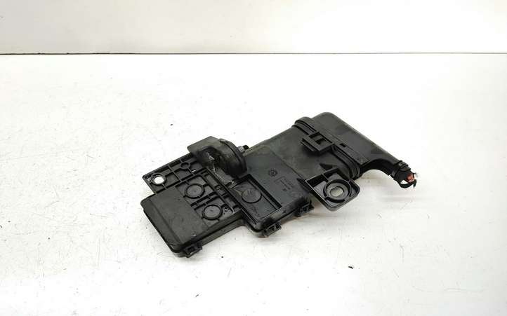 BMW 7 E65 E66 (2001 - 2008)  8387568 Узел подключения плюсовых проводов