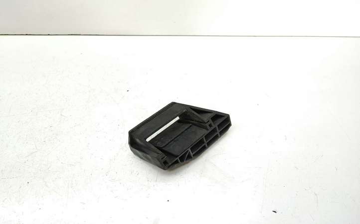 BMW 7 E65 E66 (2001 - 2008)  7508016 Кронштейн