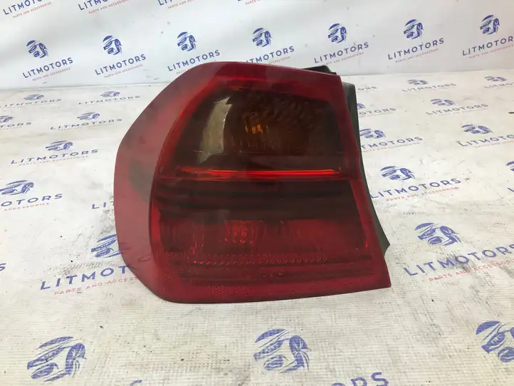 BMW 3 E90 E91 (2005 - 2012) 6937457 Задний фонарь в кузове — фото 1