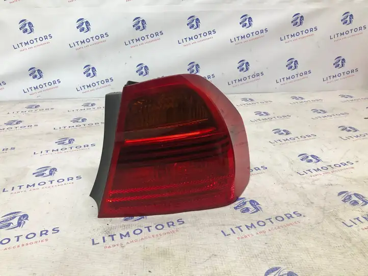 BMW 3 E90 E91 (2005 - 2012) 6937458 Задний фонарь в кузове — фото 1