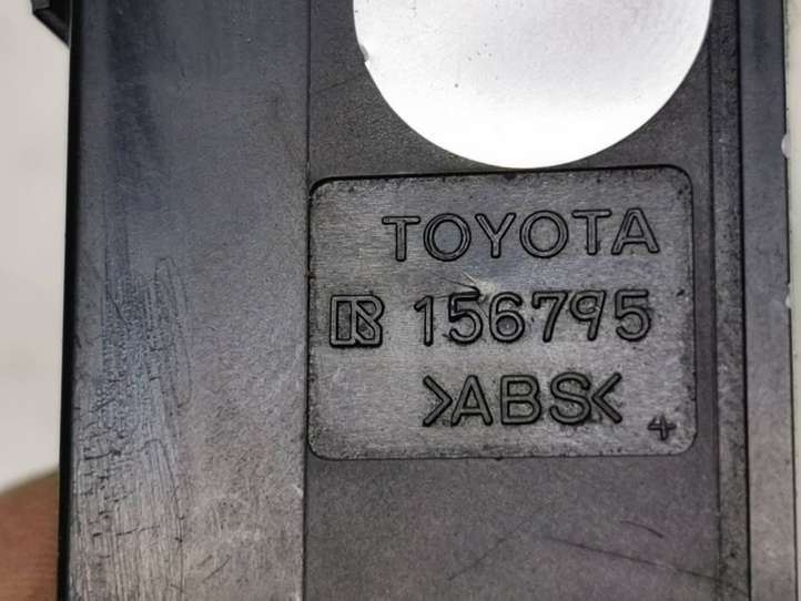 Toyota Avensis T250 (2006 - 2009)  156795 Включатель открытия топливного бака