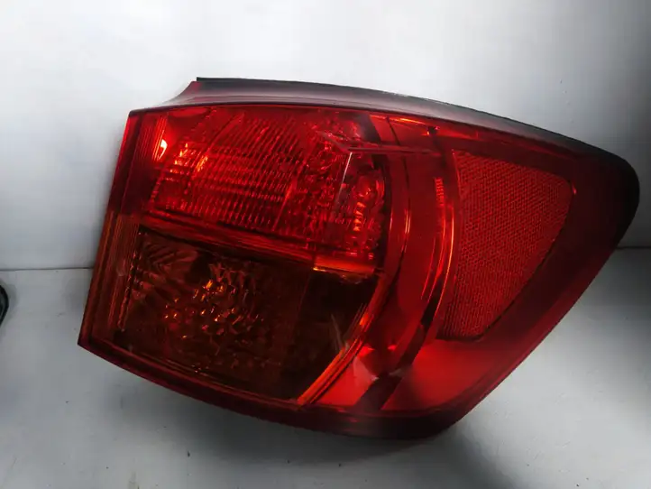 Lexus IS 220D-250-350 (2005 - 2010) Задний фонарь в кузове — фото 2