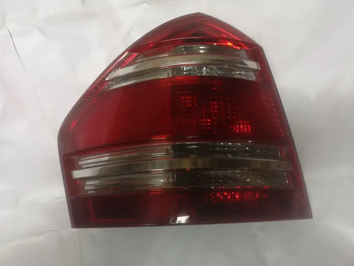 Mercedes-Benz GL X164 (2006 - 2012) A1648200564 Задний фонарь в кузове — фото 1