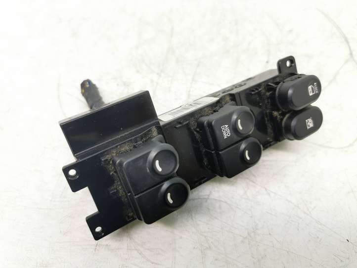 Hyundai i30 (2007 - 2012)  935702L010 Кнопка стеклоподъемников