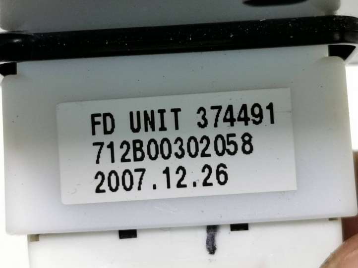Hyundai i30 (2007 - 2012)  935702L010 Кнопка стеклоподъемников