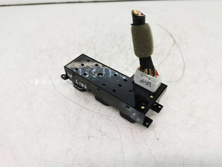 Hyundai i30 (2007 - 2012)  935702L010 Кнопка стеклоподъемников