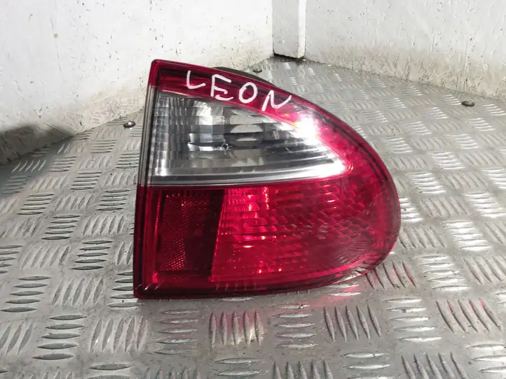Seat Leon (1M) (1998 - 2006) Задний фонарь в кузове — фото 1