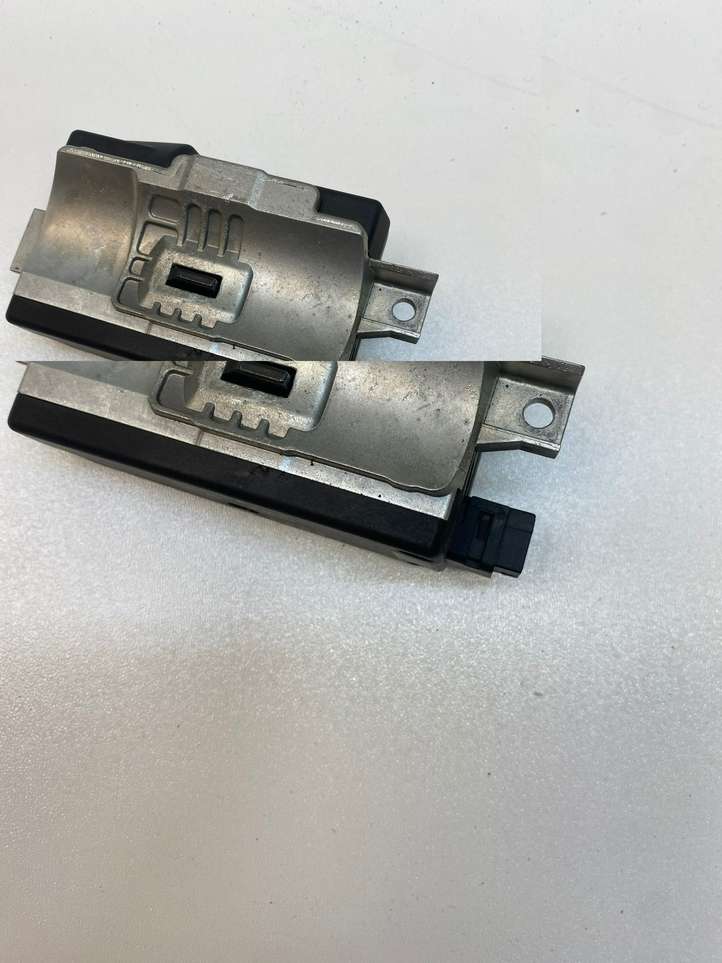 Audi A4 (2007 - 2011)  8K0905852D Замок руля