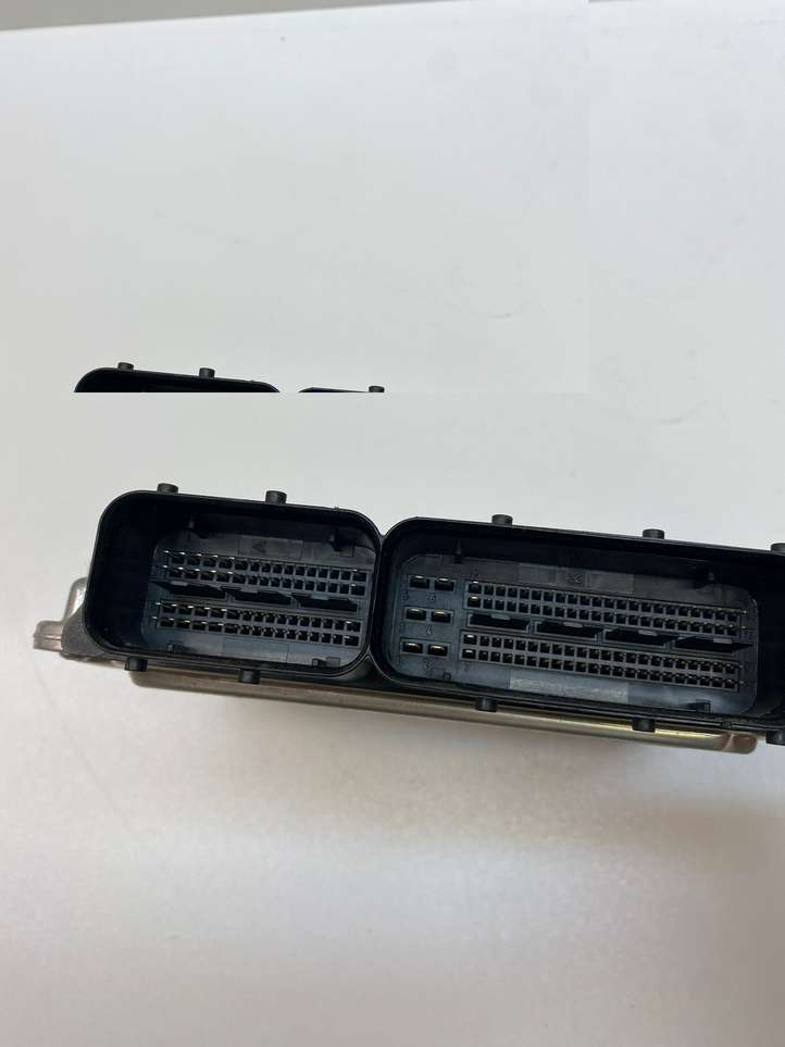 Audi A4 (2007 - 2011)  03L906022MK Блок управления двигателя