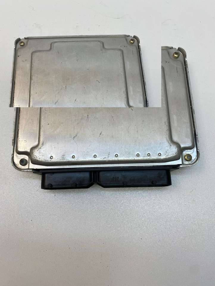 Audi A4 (2000 - 2006)  8E0907401 Блок управления двигателя