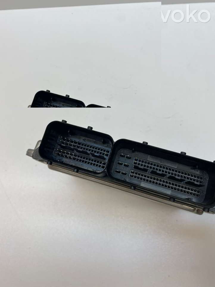 Audi A4 (2004 - 2009)  03G906016LR Блок управления двигателя