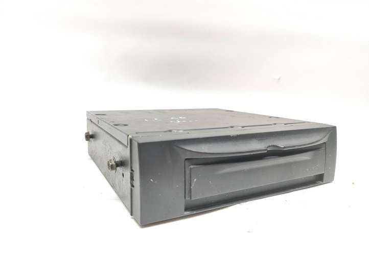 Volvo XC90 (2002 - 2006)  30679809 CD/DVD чейнджер