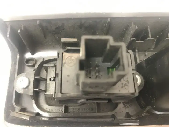 Volvo V50 (2004 - 2008) 8679681 Кнопка стеклоподъемников — фото 6