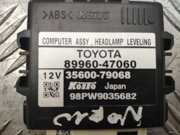 Toyota Prius (XW30) (2009 - 2015) 8996047060 Блок управления светом — фото 3