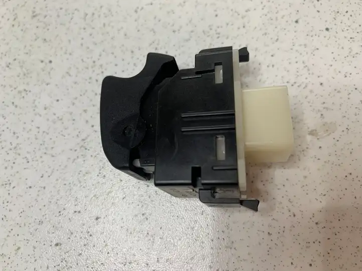 Toyota Avensis T250 (2006 - 2009) 8481005050 Блок кнопок стеклоподъемников — фото 1