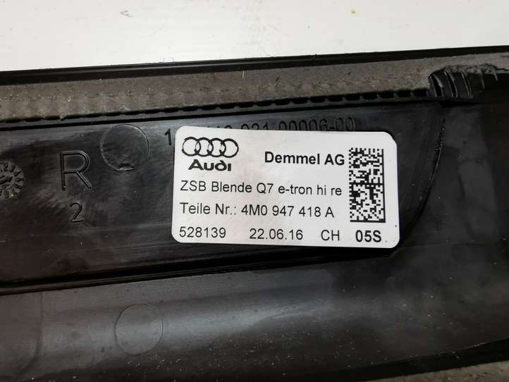 Audi Q7 4M (2015 - )  4M0947405A Комплект обшивки порога (внутренний)
