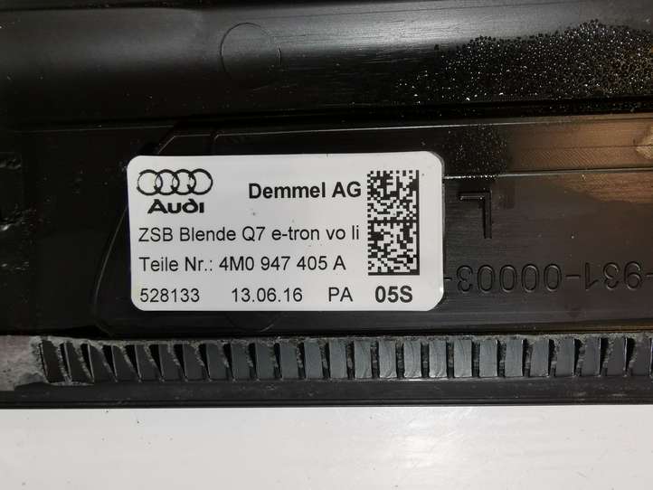 Audi Q7 4M (2015 - )  4M0947405A Комплект обшивки порога (внутренний)