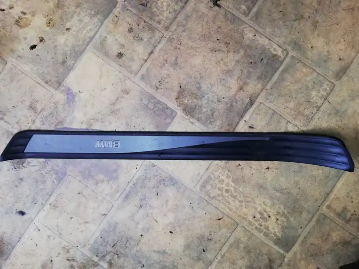 BMW 5 E60 E61 (2004 - 2010) 51477034304 Внутренняя отделка переднего порога — фото 1