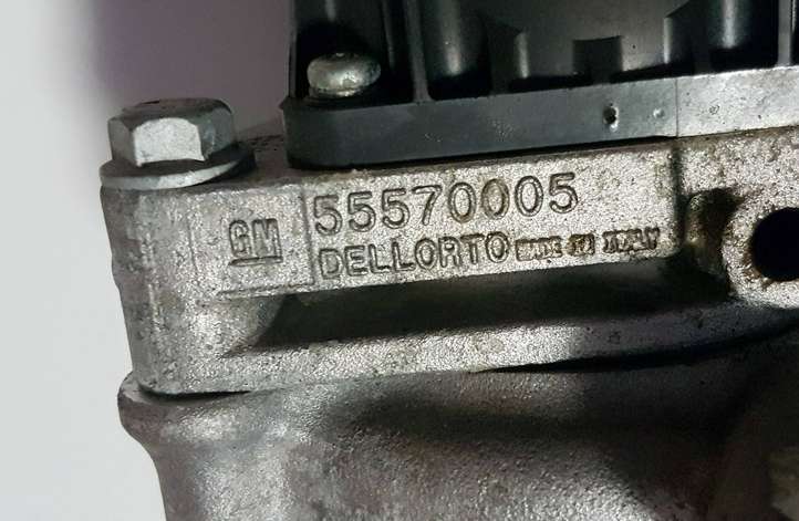 Opel Astra (2015 - 2020)  55570005 Клапан EGR