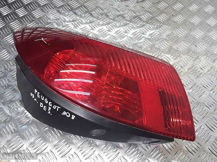 Peugeot 308 (2007 - 2013)   Задний фонарь в кузове