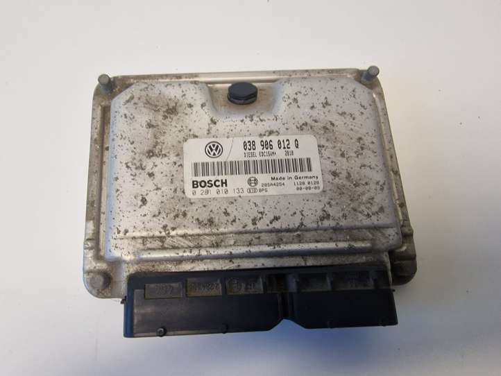 Volkswagen  New Beetle (1997 - 2005)  038906012Q Блок управления двигателя