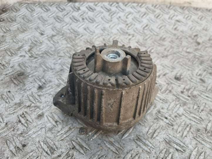 Mercedes-Benz C W204 (2007 - 2014)  A2042400317 Подушка двигателя