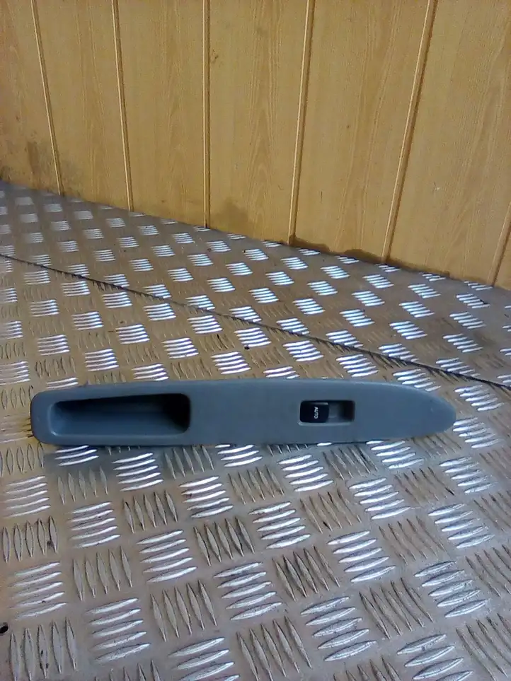 Toyota Avensis Verso (2001 - 2004) 514777 Блок кнопок стеклоподъемников — фото 1