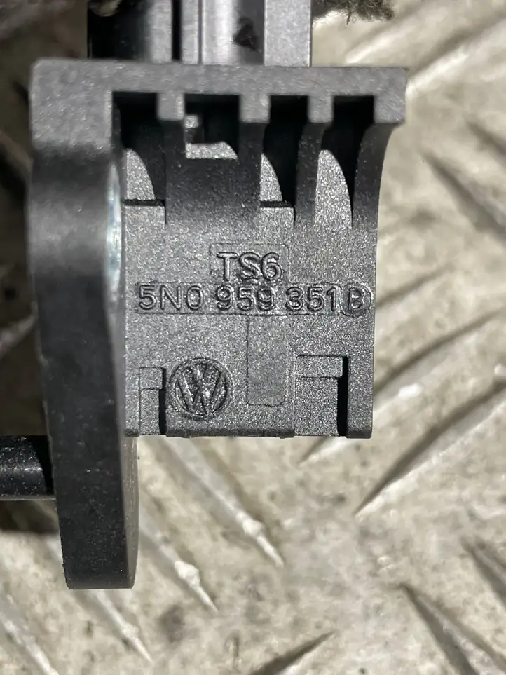 Volkswagen Tiguan (2011 - 2016) 5N0959351B Датчик удара SRS — фото 3