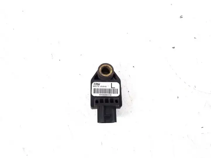Toyota Avensis T220 (2000 - 2003) 89174-05010 Датчик удара SRS — фото 1