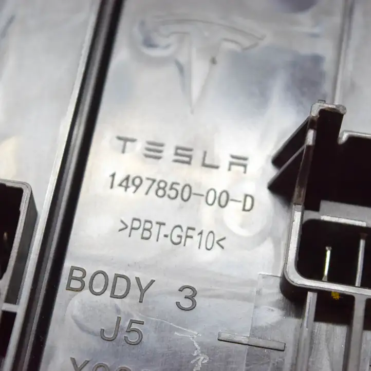 Tesla Model 3 (2017 - 2023) 156735900B Модуль управления кузовом (BCM) — фото 9