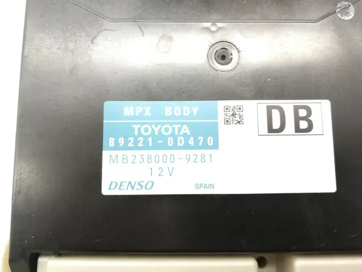 Toyota Yaris (2014 - 2019) 892210D470 Модуль управления кузовом (BCM) — фото 2