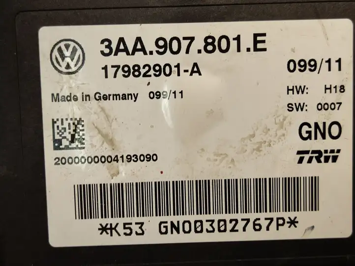 Volkswagen PASSAT B7 (2011 - 2014) 3AA907801E Блок управления стояночным тормозом — фото 3