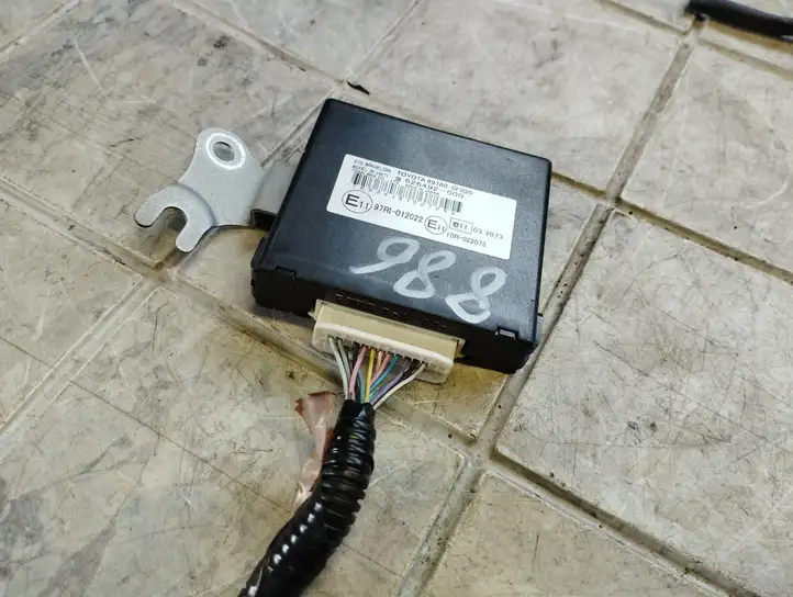 Toyota Corolla Verso AR10 (2004 - 2009) 897800F020 Блок иммобилайзера — фото 1