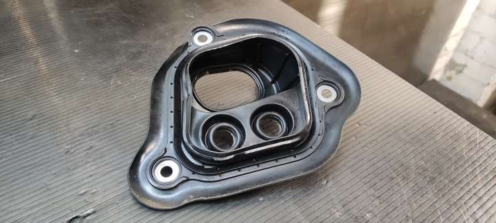 64119207093 BMW 4 F32 F33 Kita variklio skyriaus detalė