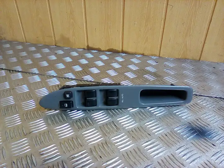 Toyota Avensis Verso (2001 - 2004) 514569 Блок кнопок стеклоподъемников — фото 1