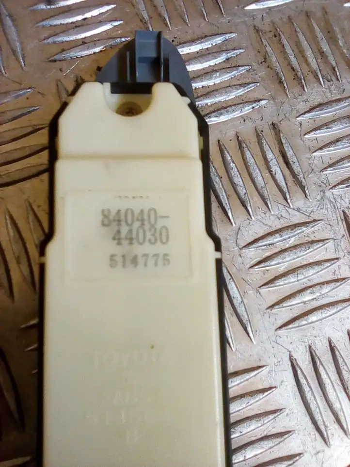 Toyota Avensis Verso (2001 - 2004) 514569 Блок кнопок стеклоподъемников — фото 2