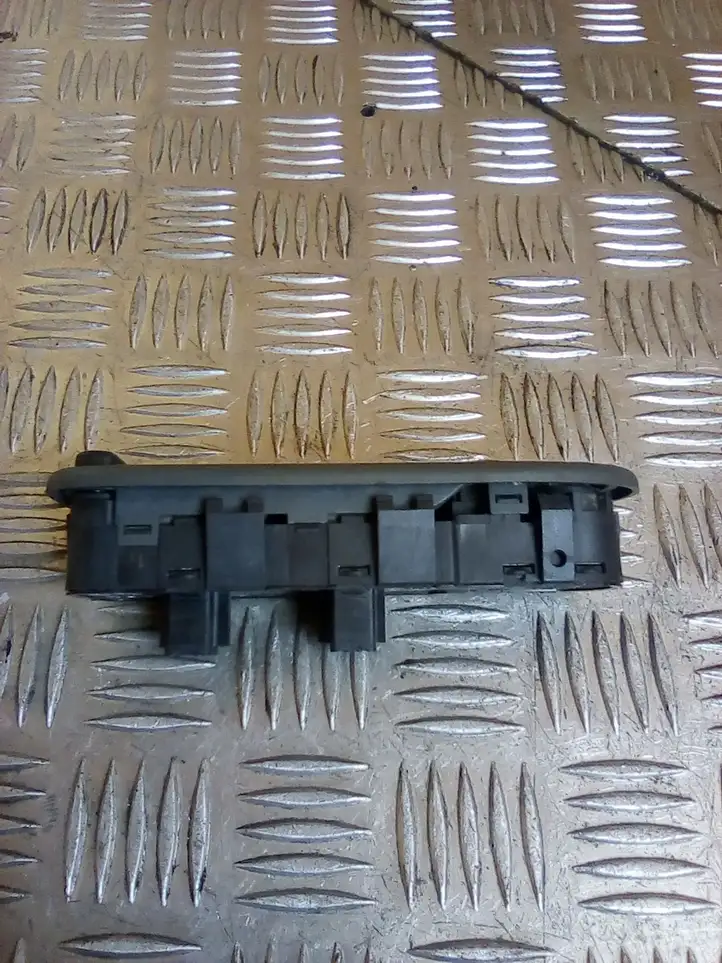 Citroen C5 (2004 - 2008) 96326945ZJ Кнопка стеклоподъемников — фото 2